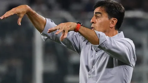 Gustavo Quinteros ya planifica el equipo que saldrá a defender el invicto en el David Arellano este domingo.