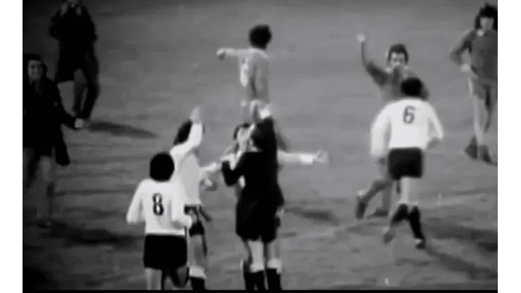 Así reaccionó Carlos Caszely por el gol que el recién fallecido Romualdo Arppi Filho le anuló en la final de la Copa Libertadores 1973.