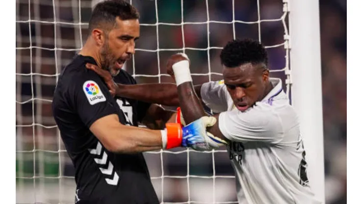 Claudio Bravo y Vinicius sacaron chispas en España
