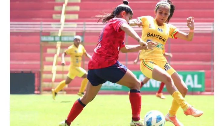Javiera Roa se luce con su primer gol en la Liga de Guatemala
