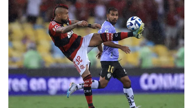 Arturo Vidal recibió críticas de un exjugador del Flamengo y el Real Madrid.