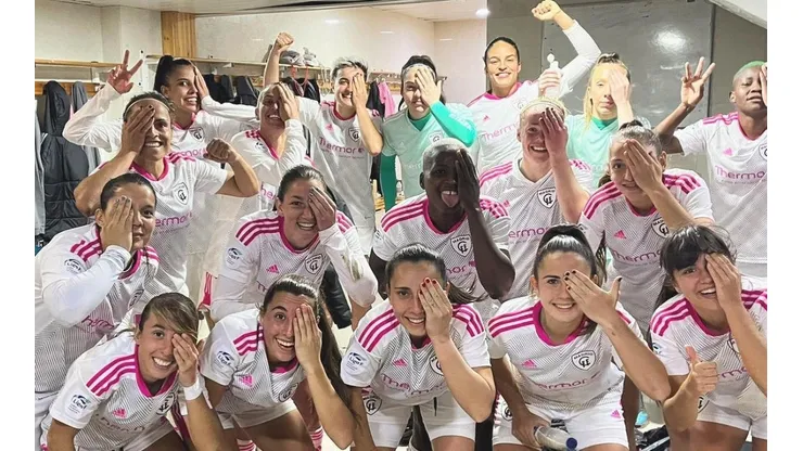 Araya le gana el duelo de chilenas a Sáez con dos asistencias