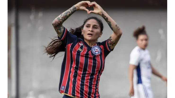 Yenny Acuña anota su primer gol en el Bahía de Brasil