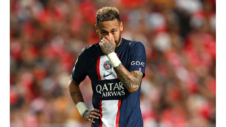 Neymar sufrió un esguince de tobillo en un partido ante Lille.