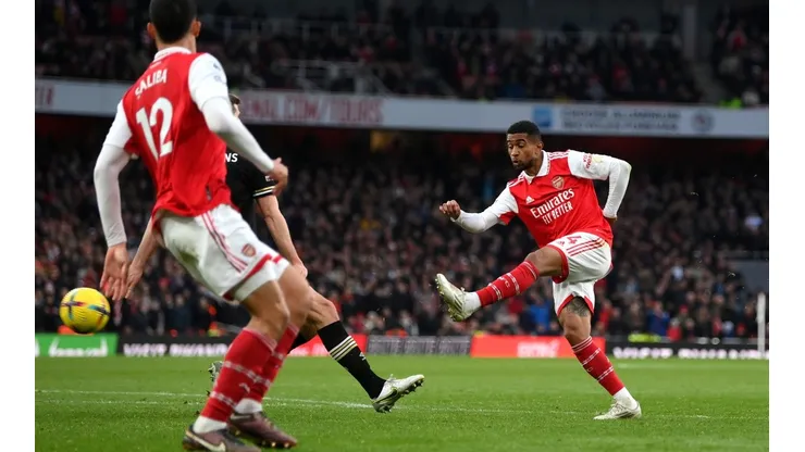 El remate de Reiss Nelson que le dio la victoria al Arsenal ante el Bournemouth en la fecha 26 de la Premier League.