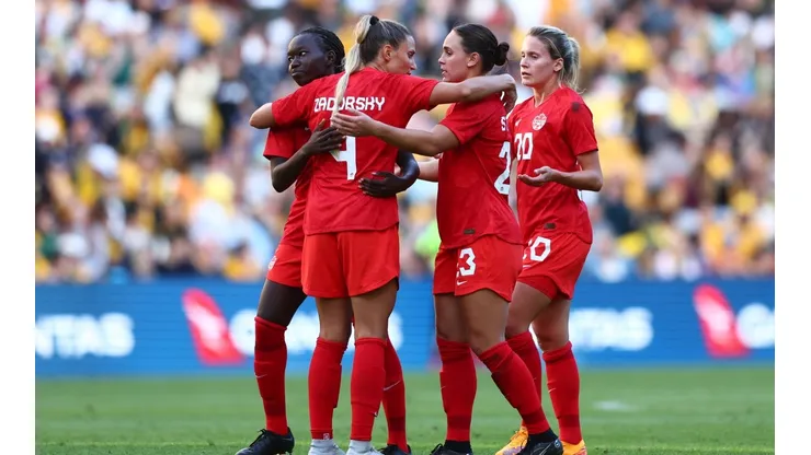 Las jugadoras son apoyadas por sus pares masculinos