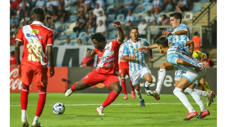 Magallanes derrotó por 3-0 a Always Ready en Chile.