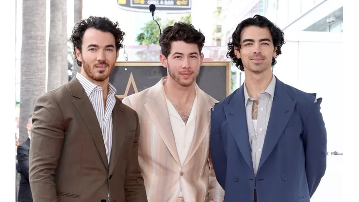 ¡Los Jonas Brother retrasan el lanzamiento de "The Album"!
