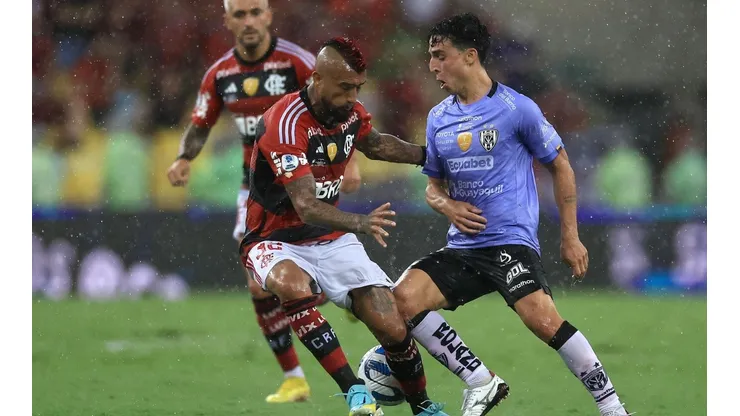 Arturo Vidal frente a Independiente del Valle