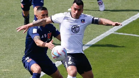 Esteban Paredes con la camiseta de Colo Colo ganó muchos clásicos a la U