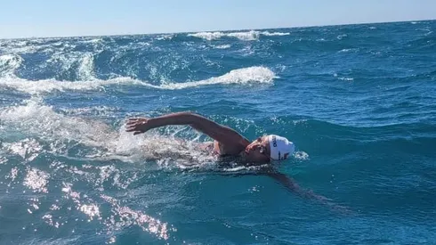 Bárbara Hernández cruzando el Estrecho de Cook