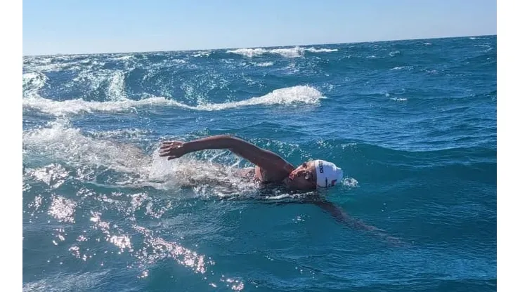 Bárbara Hernández cruzando el Estrecho de Cook
