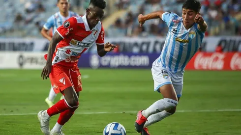 Magallanes derrotó con contundencia a Always Ready en el duelo de ida.