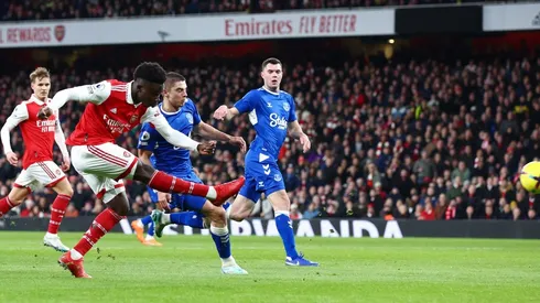 Bukayo Saka abre la cuenta para el Arsenal