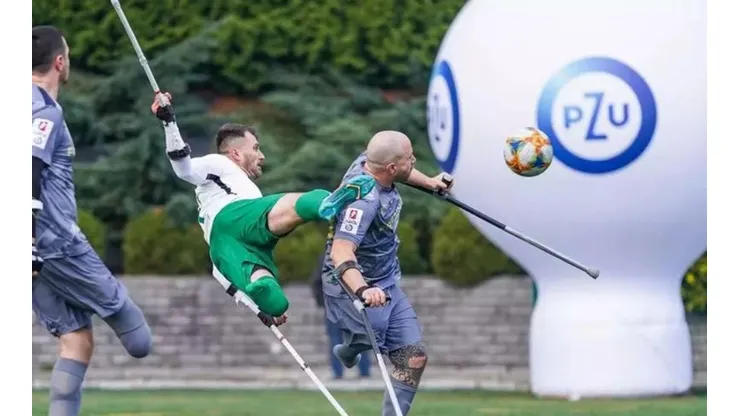 Oleksy y su golazo de tijera