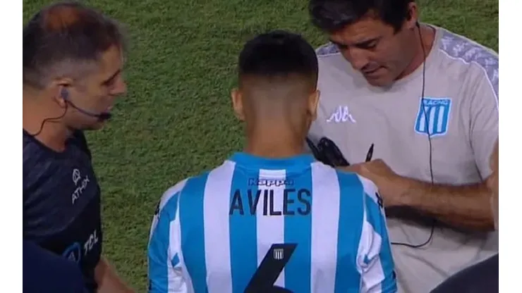 Tomás Avilés recibe las últimas indicaciones antes de su debut en el equipo profesional de Racing Club.