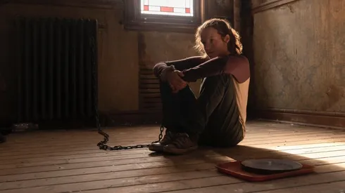 Ellie tiene un secreto revelado al final del episodio.