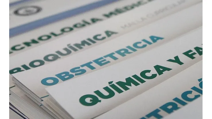 Estudiantes postulan a educación superior en Estación Mapocho