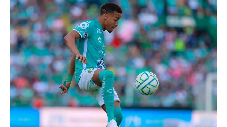 Byron Castillo seguirá en las filas del León en 2023