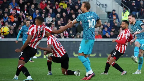 Harry Kane marcó el descuento en el sufrido empate del Tottenham contra Brentford.