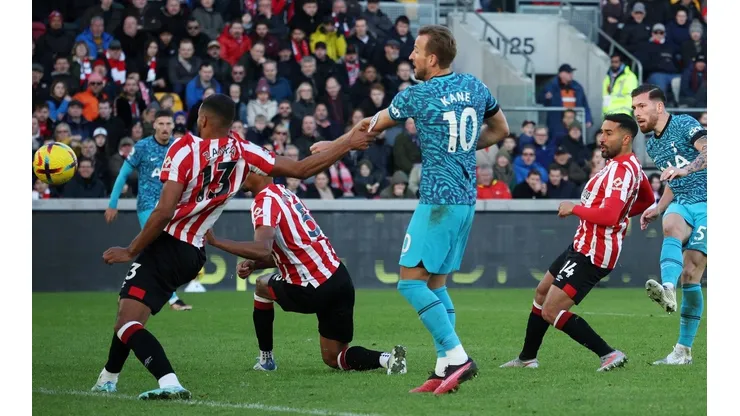 Harry Kane marcó el descuento en el sufrido empate del Tottenham contra Brentford.