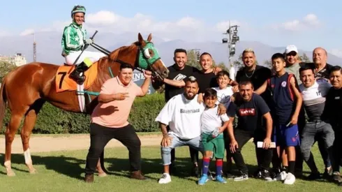 Arturo Vidal también estuvo acompañado por el jugador Fabián Orellana.