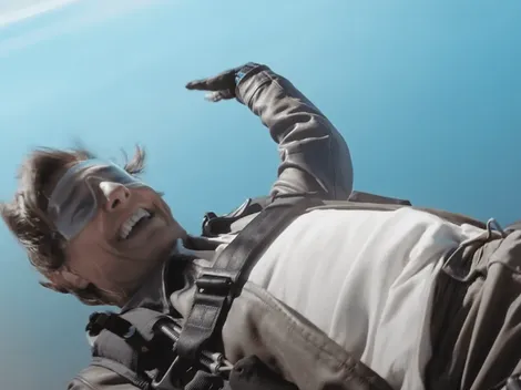 Cruise se lanza al vacío para enviar saludo por las fiestas