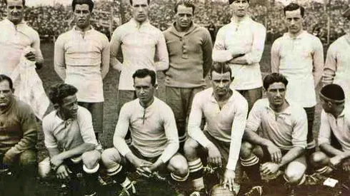 La selección uruguaya que se impuso a su par de Suiza en la final de los Juegos Olímpicos de 1924 ganó el primer título mundial de la historia del fútbol