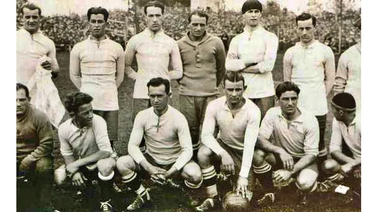 La selección uruguaya que se impuso a su par de Suiza en la final de los Juegos Olímpicos de 1924 ganó el primer título mundial de la historia del fútbol
