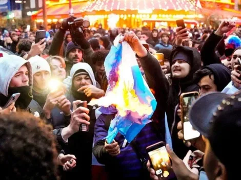 Franceses picados queman la bandera de Argentina