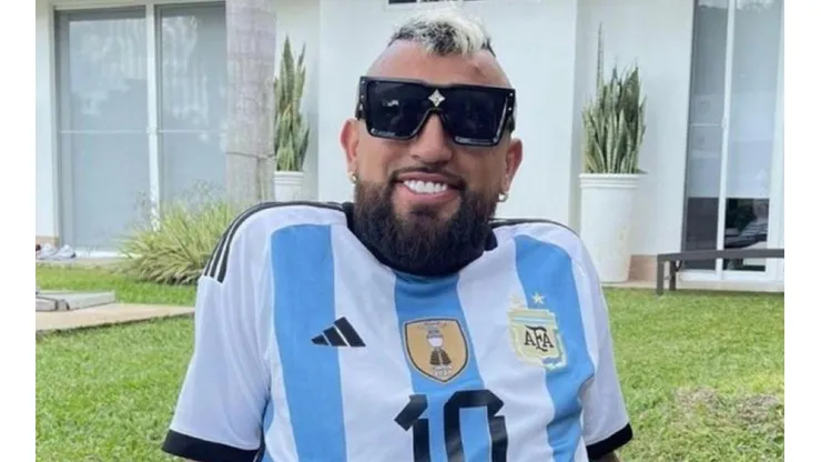 Vidal se puso la camiseta de Lionel Messi para celebrar a Argentina