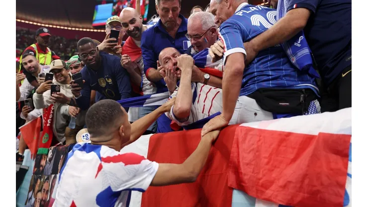 Mbappé agredió sin querer a un hincha en la tribuna