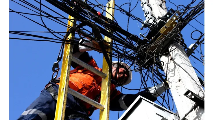 Justicia rebaja multa a CGE por cortes de suministro eléctrico