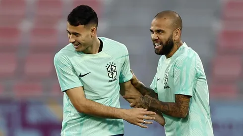 Dani Alves está feliz con su rol secundario en la selección de Brasil