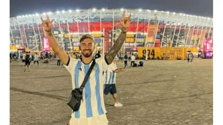 Juan Martín Lucero en el estadio 974, listo para alentar a Argentina