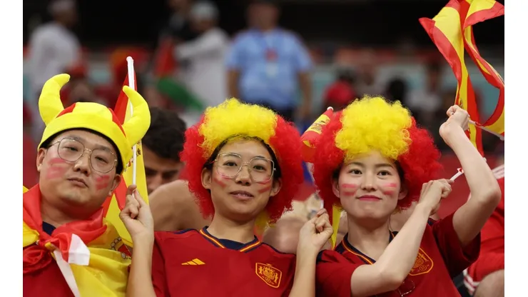 TV china censura imágenes de hinchas en Qatar por curiosa razón