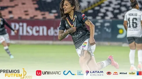 Yenny Acuña marcándole a Colo Colo
