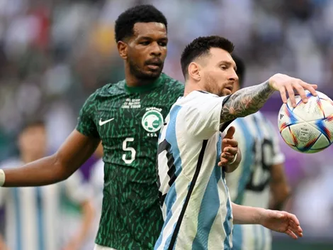 Defensor de Arabia Saudita encara a Messi tras remontada