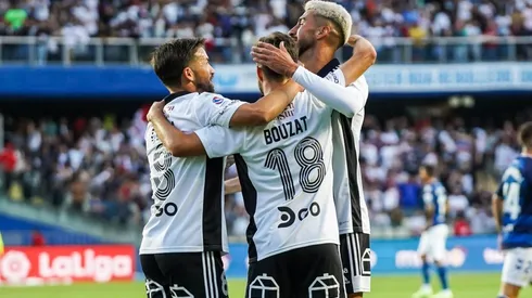 Colo Colo festeja el segundo gol que le marcó al Betis: fue de Agustín Bouzat.