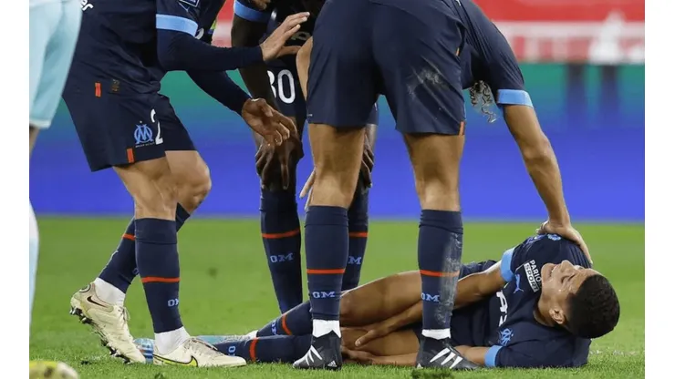 Amine Harit yace en el piso del estadio Luis II. De inmediato sintió que la lesión podía ser grave.