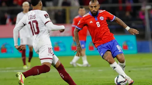 Arturo Vidal llegó para juntarse con la Roja en Polonia