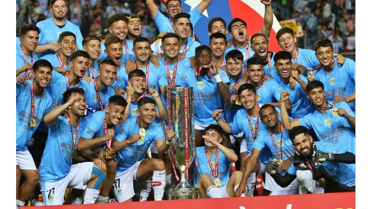 Magallanes ganó el título de Primera B, el ascenso, la Copa Chile y un boleto a Copa Libertadores
