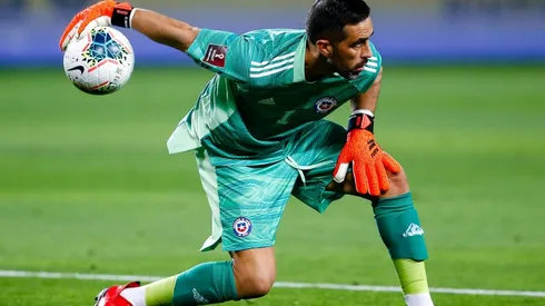 Claudio Bravo está listo para los amistosos de la Roja, aunque prefería estar en Qatar