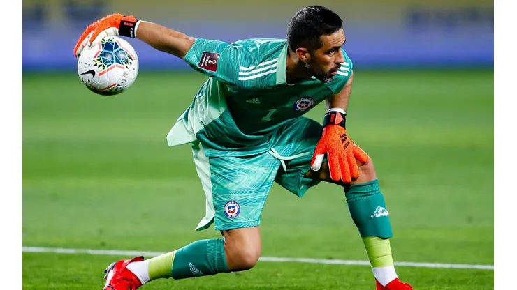 Claudio Bravo está listo para los amistosos de la Roja, aunque prefería estar en Qatar