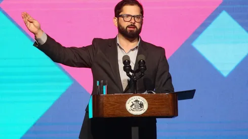 Boric anuncia reforma a Carabineros "con Carabineros"