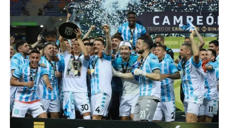 Racing celebra el título para cerrar el año