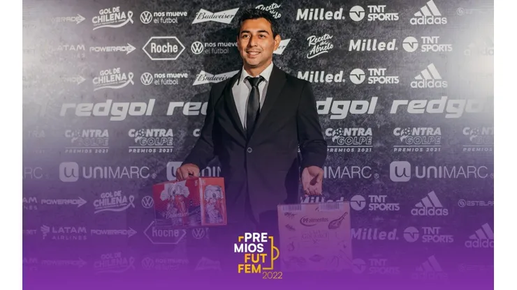 Carlos Véliz, técnico de la Universidad de Chile fue el ganador el 2021