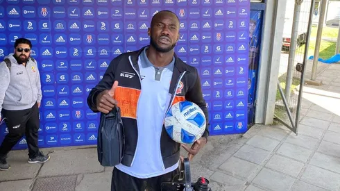 Cecilio Waterman se lleva la pelota para la casa por su triplete.