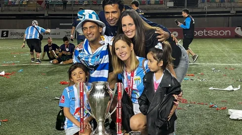 El Chester Cortés fue el alma de la fiesta en el camarín de Magallanes.