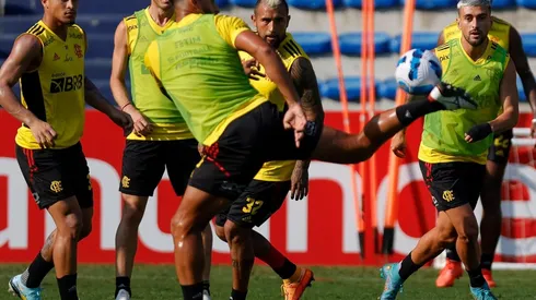 Vidal entrena con normalidad a un día de la final de la Copa Libertadores.